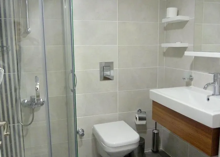 Dalian Elite Hotel 3*